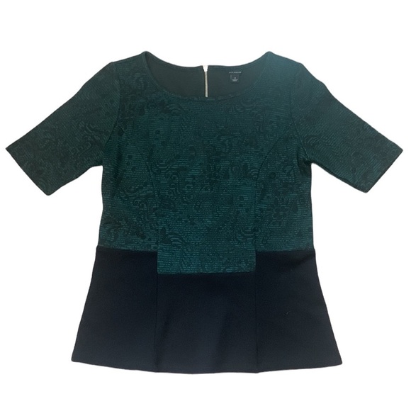 Ann Taylor Paisley Jacquard Short Sleeved Green and Black Top - Size S - Picture 3 of 12